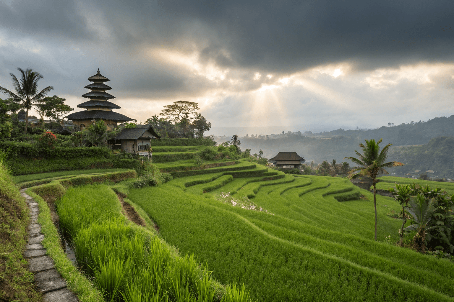 Bali Attractions You Can’t Miss – Famous Places & Travel Hacks